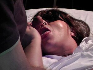 Schlampe wird wieder von Hunderten von Typen durchgefickt. Ein