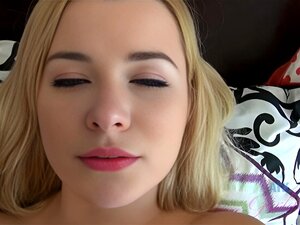 Amateur Handjob- und Footjob-Video mit Charlyse Bella