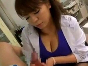 Busige Krankenschwester bekommt eine Spermaprobe. Sexy japanische