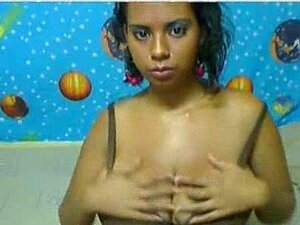 Riesentitten-Webcam-Girl zeigt die auf der Webcam