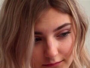 Blonde mit großen TittenTieny Mieny