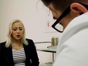 HITZEFREI Lilli Vanilli wird von ihrem Arzt mit einem großen Schwanz