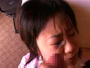 Mycket tjock laddning för en annan japansk tjej