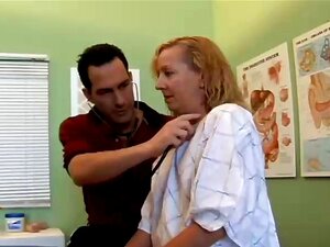 Freche MILF-Patientin fickt den Arzt