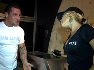 HotGold-Video: Lesben auf der Bühne, Sylvie und Erica setzen die