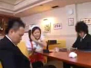 Japanische Hotelkellnerin