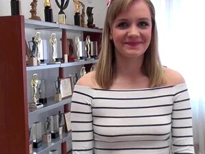 Frische Jenny und alte Szuzanne werden von Roccos großem C gefickt.