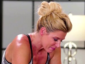 Sexy Masseuse India Summer massiert Jaye Summers so süß und leckt