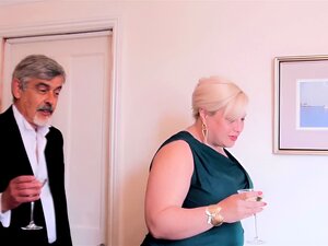 AgedLovE Busty Mature bietet einen schmutzigen Blowjob