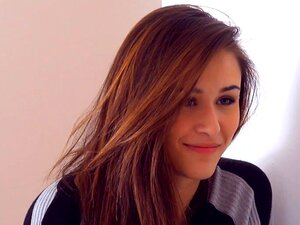 Die heiße Anetta Keys genießt eine Solo-Masturbation mit Spielzeug