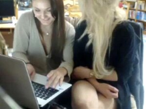 Biblioteca pública de sexo de lésbicas frescas