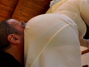 Goditi l'esperienza femdom definitiva mentre le grandi butt babe usano
