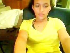 Calda ragazza solitaria si masturba in cam con un dildo