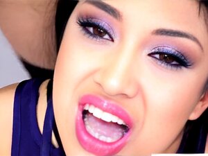 Spunk auf heißen Roxy-Lippen - Bukkake.xxx
