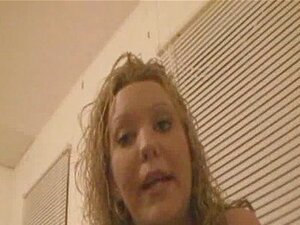 Велике сисе плавуша бимбо курва пуши