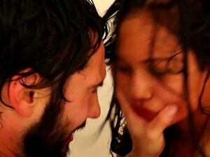 Pornostar Lana Violet wird hart ins Gesicht gefickt