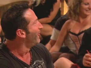 Geile Paare für Swinger-Action in einer großen Villa
