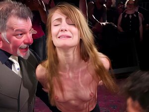 Orgie von BDSM-Spielern trainiert Anal-Submissive zum Ficken und