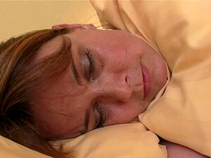 Врела зрела жена прима два курца