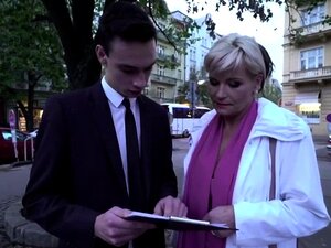 Geile Hausfrau Margaux macht ihren Toyboy