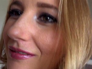 Heiße Blondine aus öffentlichen Prügeln für Geld im Haus. Sexy