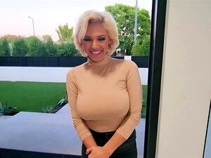 Deepthroat und Tittenfick von der sexy Stiefmutter mit den makellosen