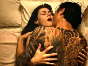 Alexandra Daddario mit großen Titten und Arsch in Sexszenen