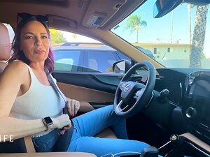 Die Mutter meiner besten Freundin ließ mich ihr Bett teilen - Dana