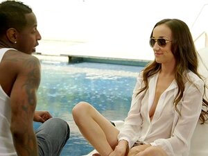 Kyllästynyt tyttöystävä Victoria Rae Black panee BBC:tä. Tapaa