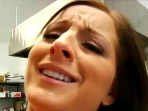 Verzweifelte Süße nackt in der Öffentlichkeit und fickt, um die