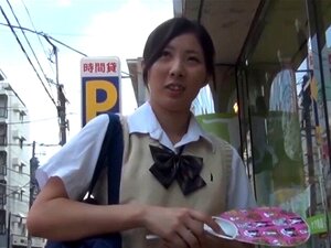 Штреберска јапанска школарка са