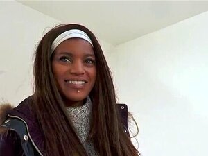 Die busty arabische Süße Safia liebt Analsex