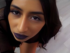 Punk-Freundin fickt den Nerd-Freund virtuell