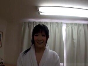Asahi Yuuki ses av en voyeur när hon ger en avsugning, Asahi Yuki