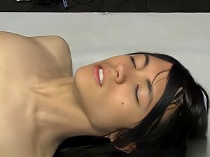 Schwarzer Twink Fuß Schwulenvideo Roxy Red wacht gestrickt an einem