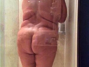 Reife BBW mit Bräunungslinie in der Dusche