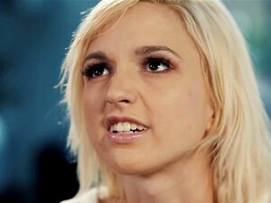 Vihainen tytärpuoli söpöläinen sai tyydytystä kolmen