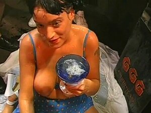 Hardcore och vild orgiefest. Rykande het gruppsex med massor av