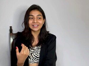 Nymphomanin gesteht ihrem Therapeuten ihre Probleme und zieht sich