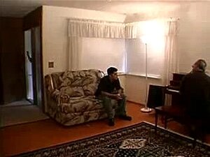 Reife, mollige Klavierlehrerin wird von 2 Typen gefickt