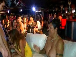 31 Hete sletjes betrapt op neuken in club 151
