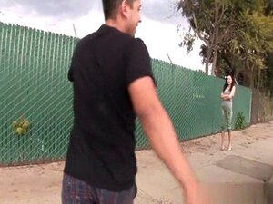 18-jährige Pornodarstellerin mit brutalem Deepthroat