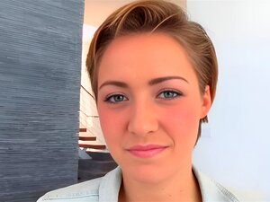 Süße geile Bailey Bae bekommt eine große Schwanzüberraschung von