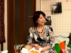 Lüsterne orientalische MILF hat eine feurige Muschi, die gefickt