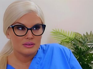 Brazzers - BBW MILF Doctor Julie Cash bekommt einen großen Schwanz