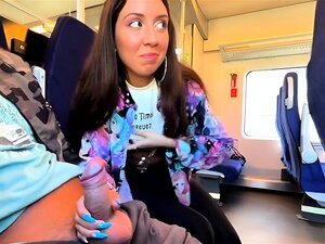 Flasher bekommt blowjob und handjob von sinnlicher Brünette