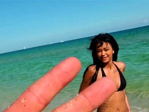 Црнкиња добија своју велику гузицу