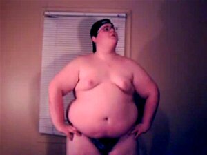 Fetter Typ tanzt sexy