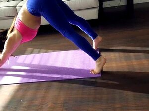 CFNMTeens - Heiße Brünette wird in Yogahosen gefickt. Ich habe meine