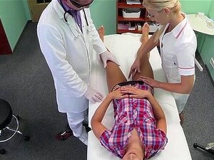 Доктор и медицинска сестра јебу